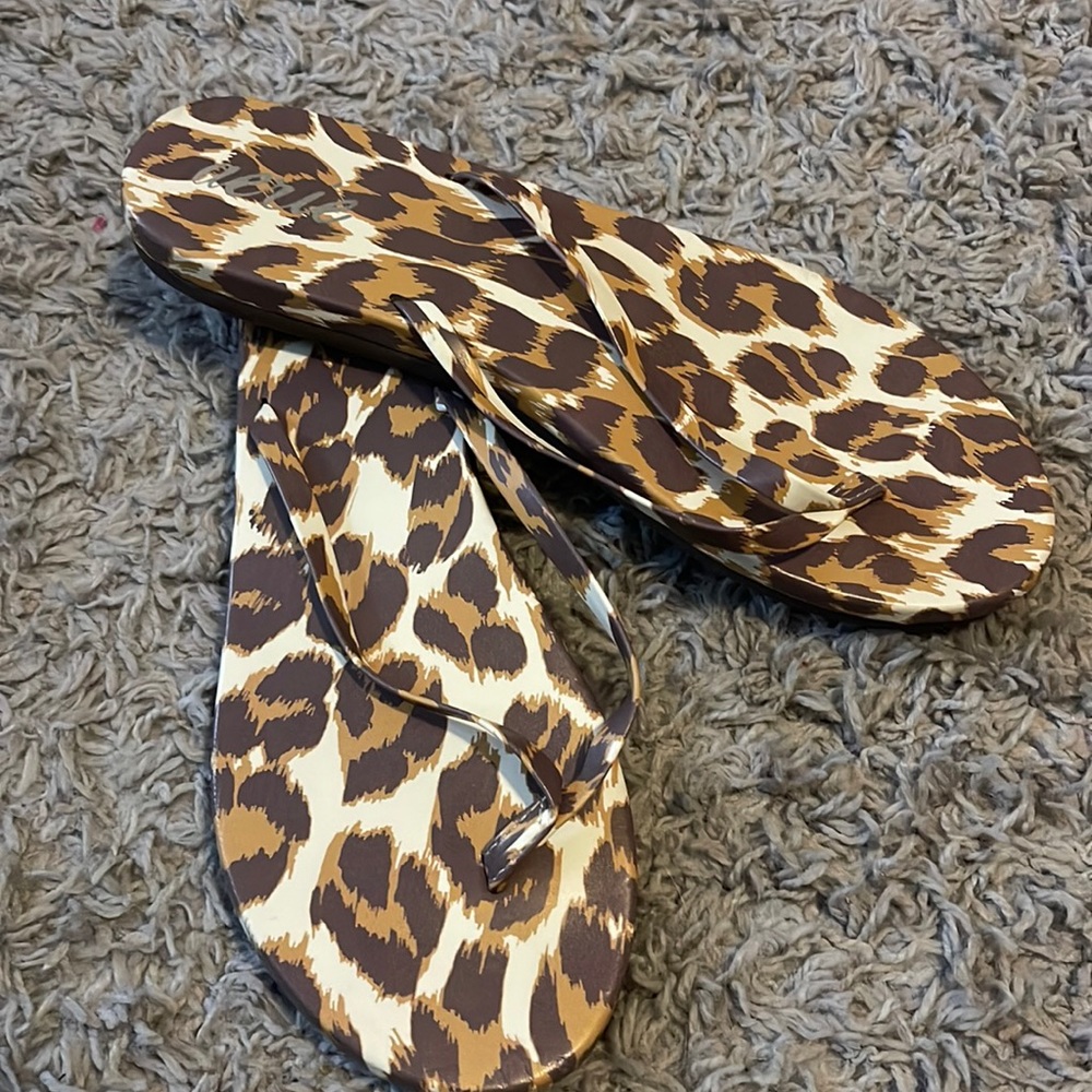Arie Sandals